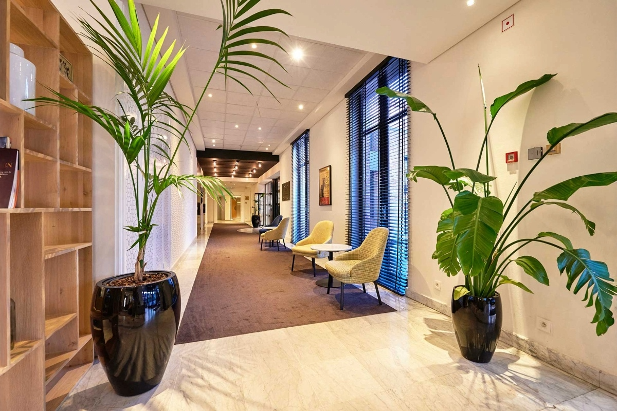 Flur mit Sitzmöglichkeiten